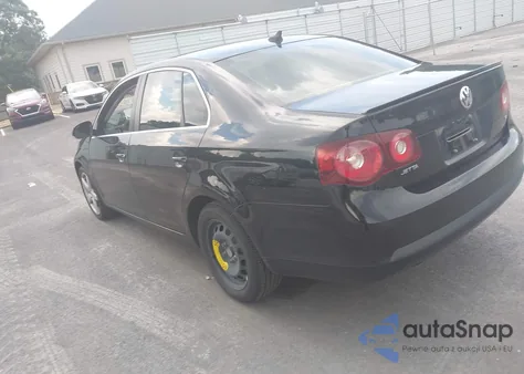 2010 Volkswagen Jetta Tdi z USA, uszkodzony, nr VIN 3VWRL7AJ2AM092254